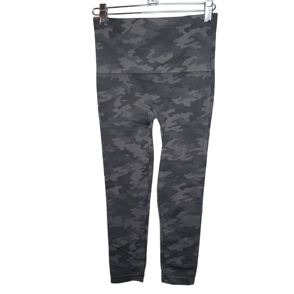 NWT SPANX Sz M Look At Me Now Seamless Gray Camo Leggings (1332) - Picture 4 of 6